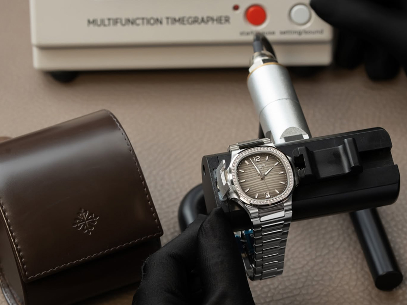 Đồng Hồ Tại Kronos Luxury Timepieces Có Cam Kết Chính Hãng Không?  9